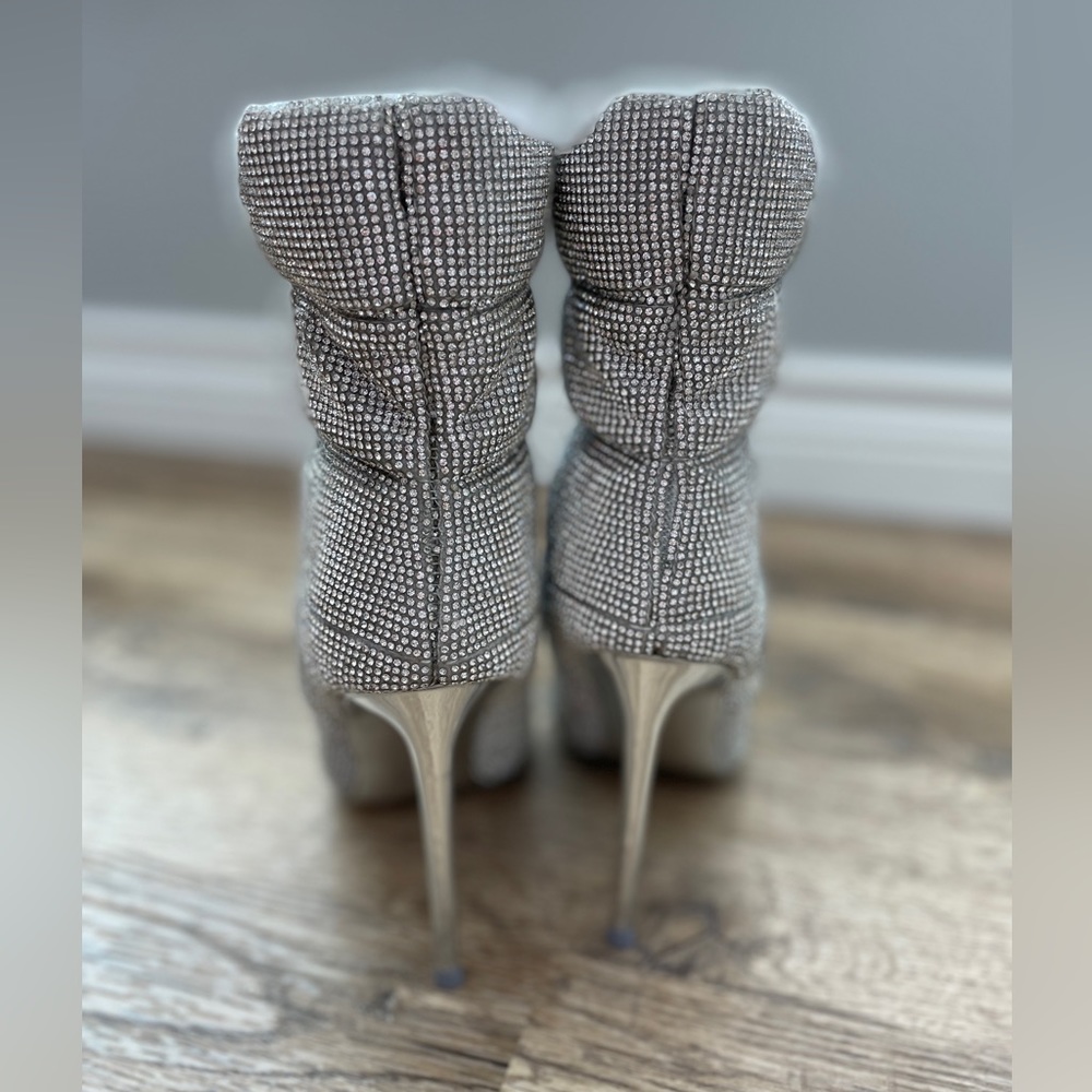Steve Madden Cloak Rhinestone boot - Picture 11 of 11